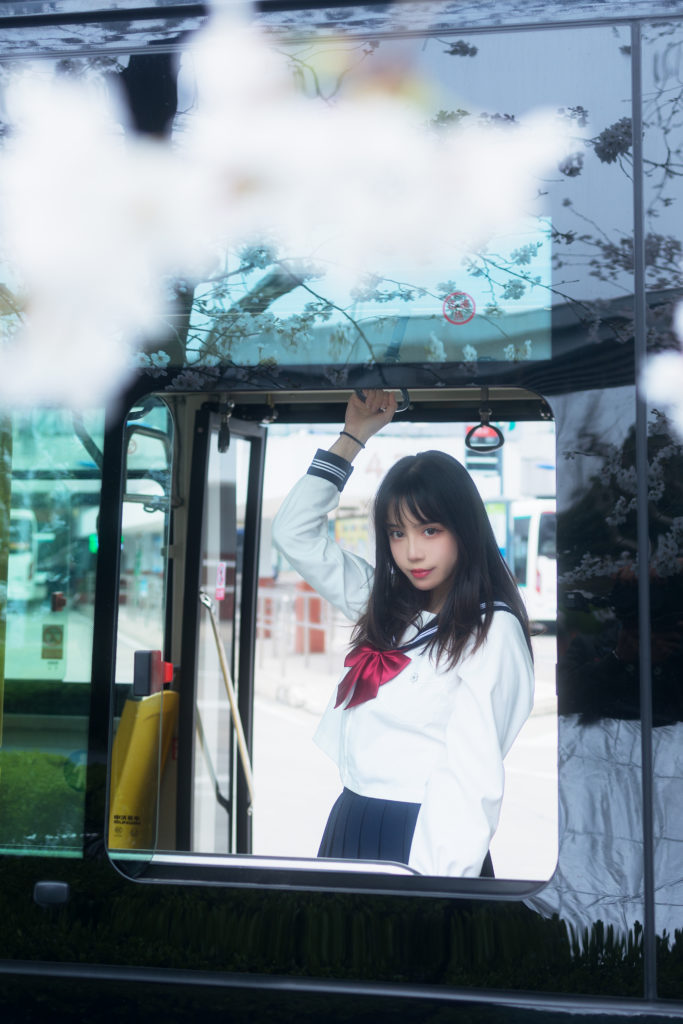 出现在别人的生活里要像一份礼物。