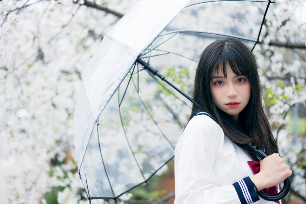 出现在别人的生活里要像一份礼物。