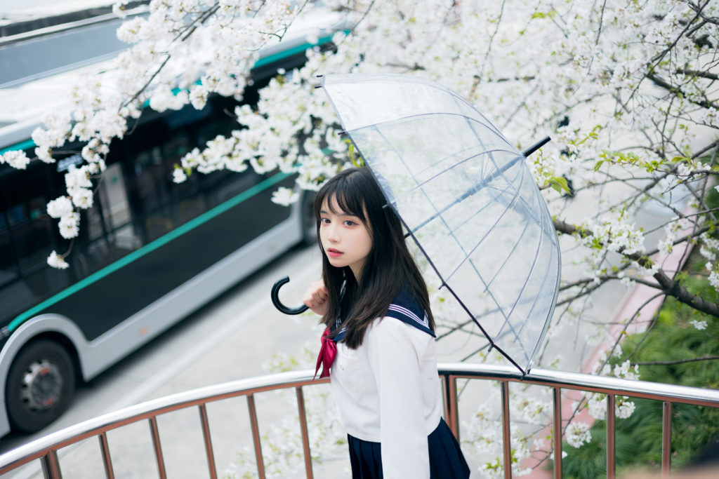 出现在别人的生活里要像一份礼物。