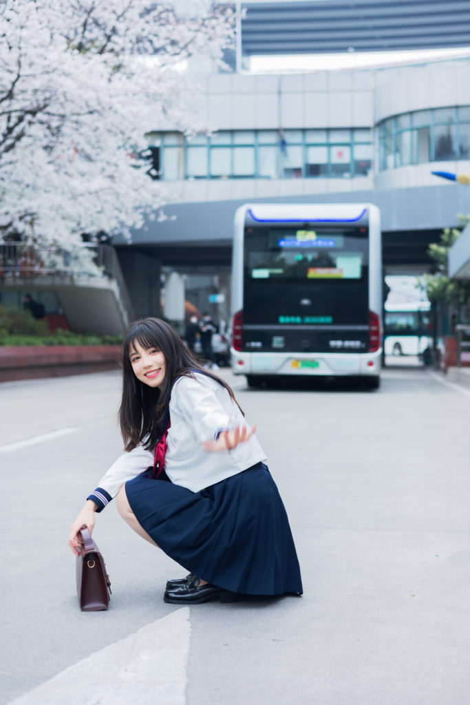 出现在别人的生活里要像一份礼物。