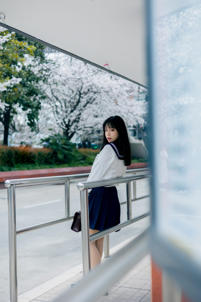 出现在别人的生活里要像一份礼物。