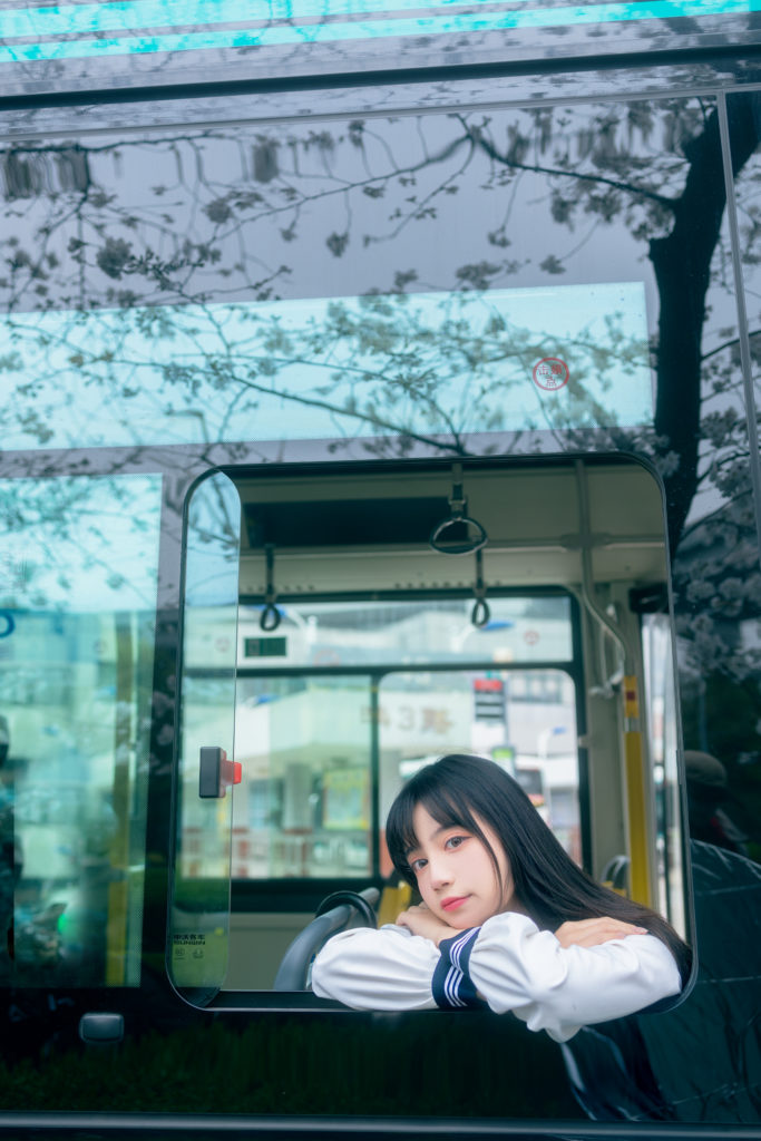 出现在别人的生活里要像一份礼物。