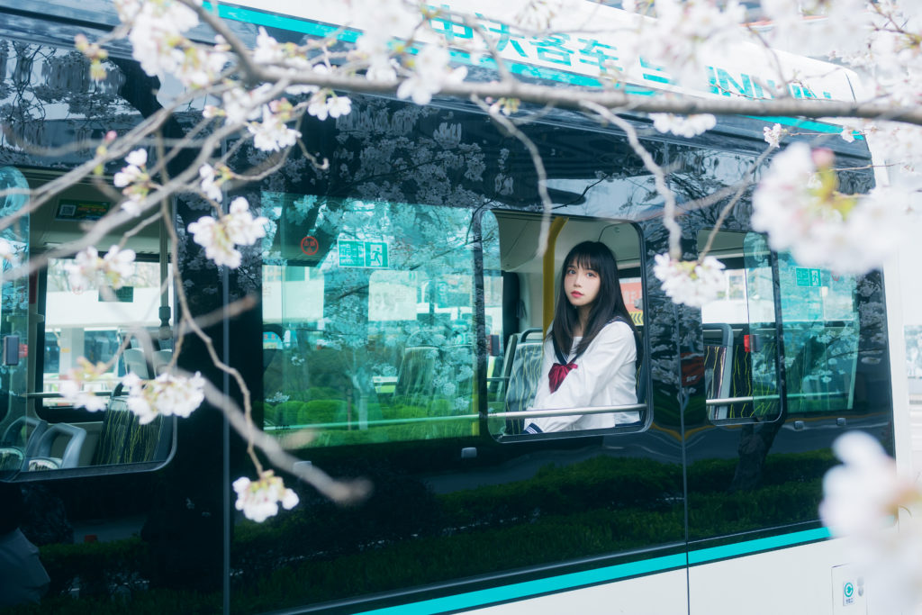 出现在别人的生活里要像一份礼物。