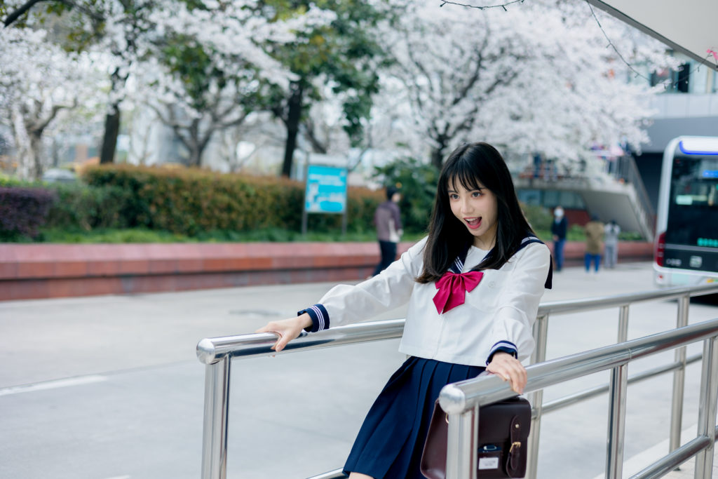 出现在别人的生活里要像一份礼物。