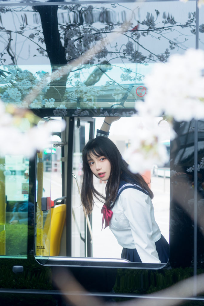 出现在别人的生活里要像一份礼物。