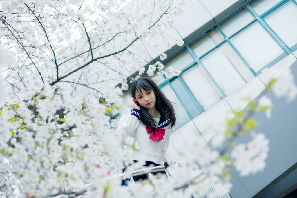 出现在别人的生活里要像一份礼物。