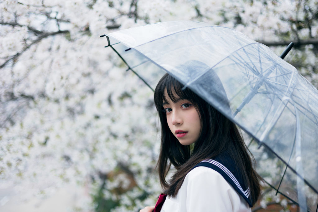 出现在别人的生活里要像一份礼物。