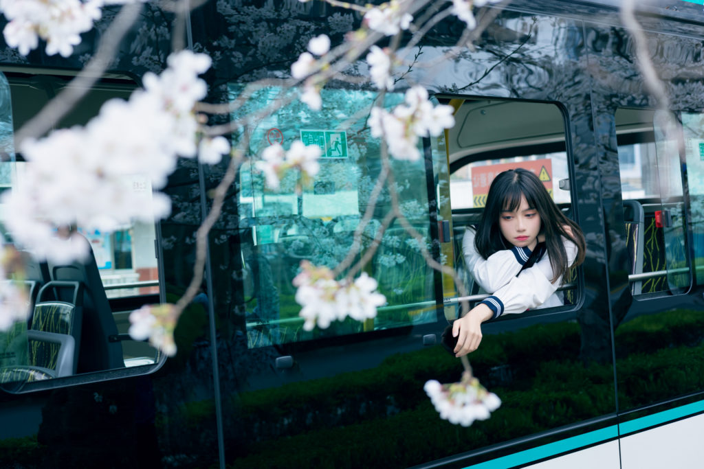 出现在别人的生活里要像一份礼物。