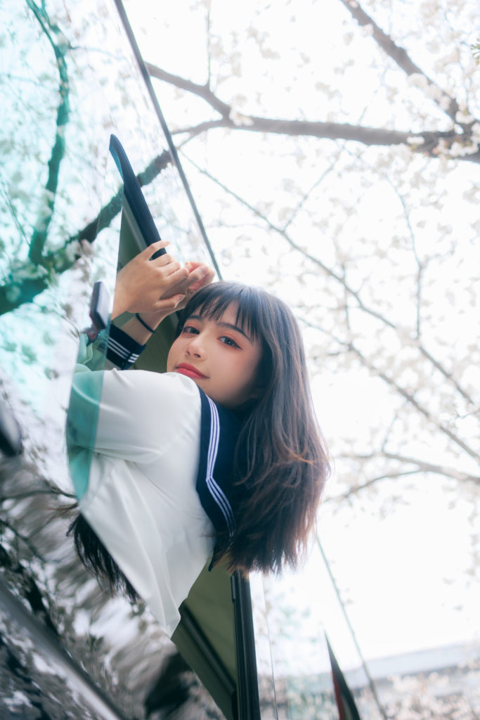 出现在别人的生活里要像一份礼物。