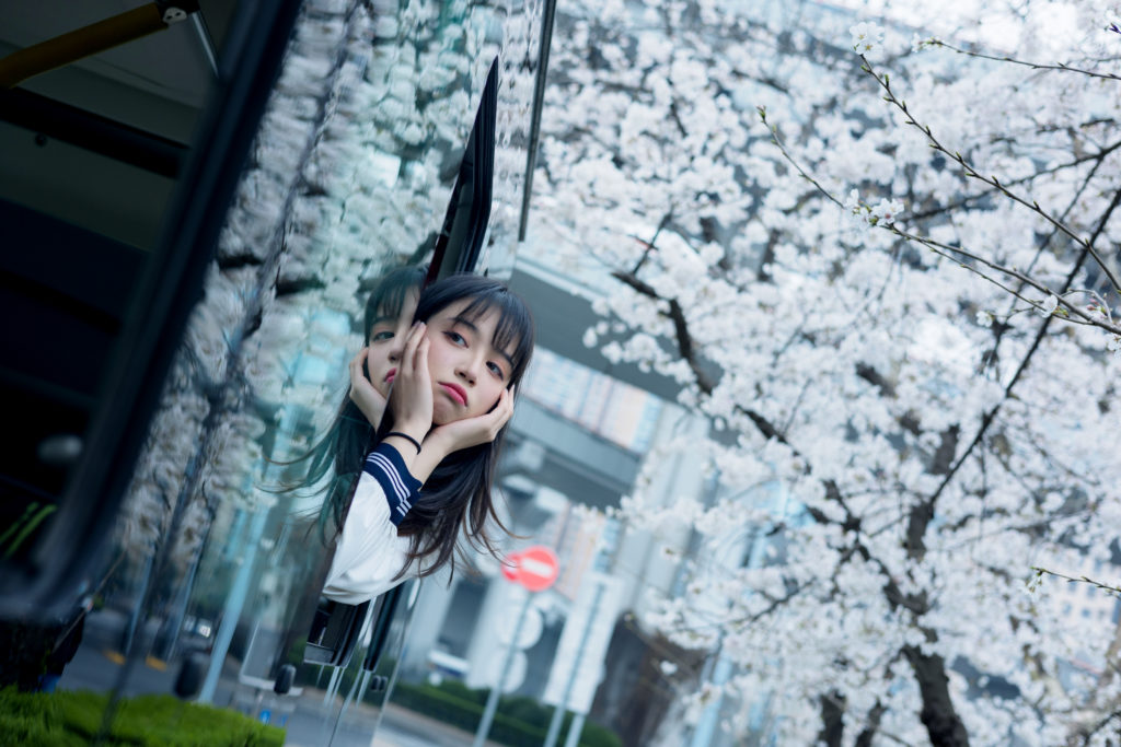 出现在别人的生活里要像一份礼物。