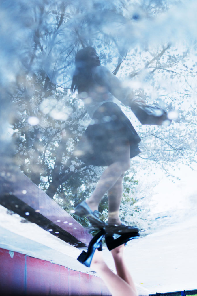 出现在别人的生活里要像一份礼物。