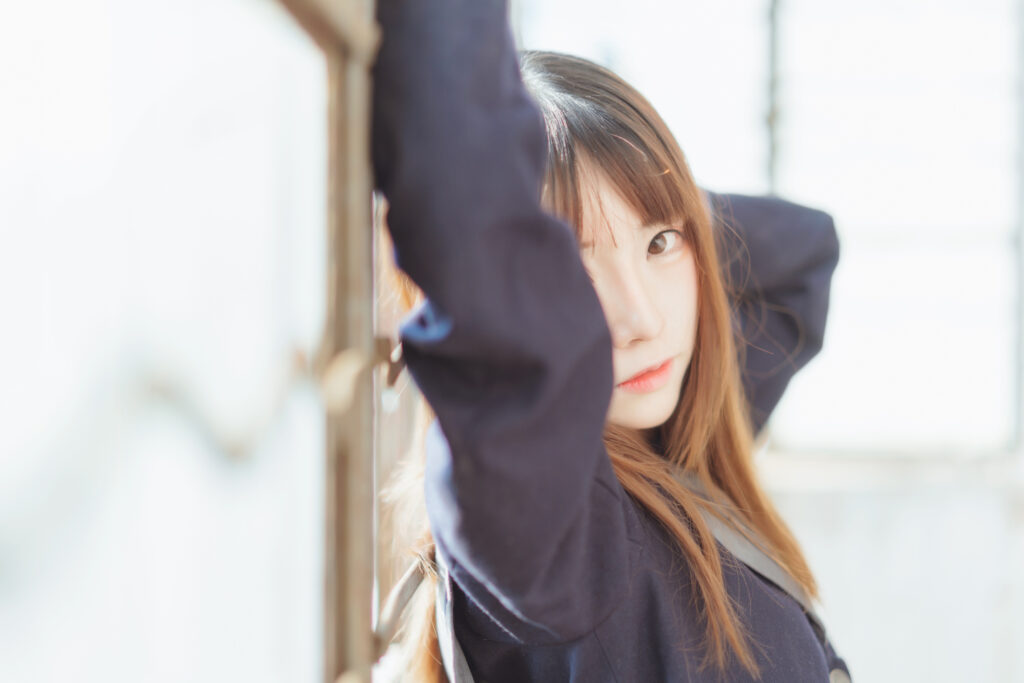 天涯万一见温柔。瘦应为此瘦，羞亦为即羞。