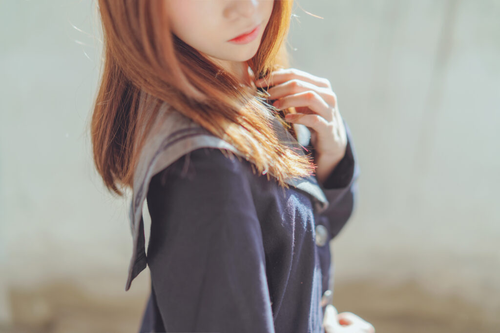 天涯万一见温柔。瘦应为此瘦，羞亦为即羞。