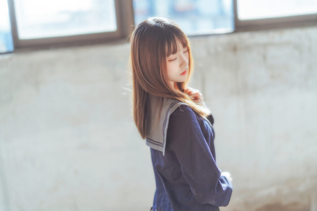 天涯万一见温柔。瘦应为此瘦，羞亦为即羞。