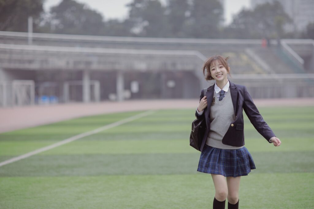 世界很烦，但你要很可爱。