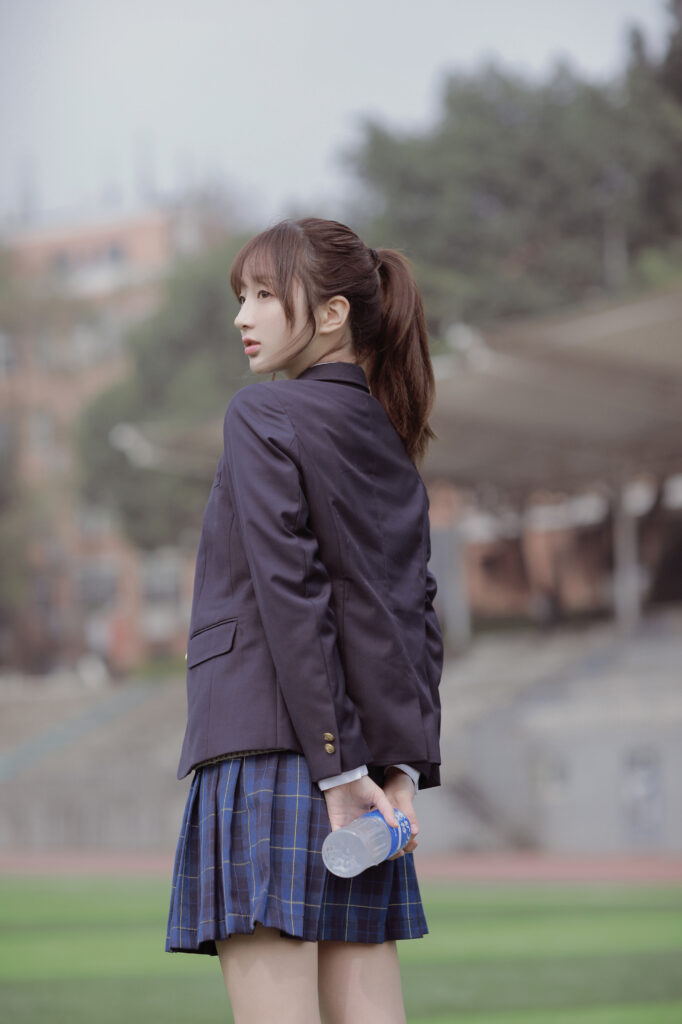 世界很烦，但你要很可爱。