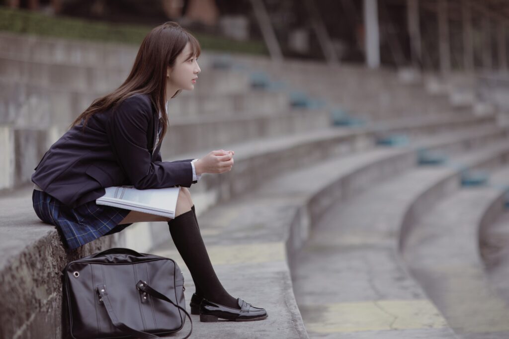 世界很烦，但你要很可爱。