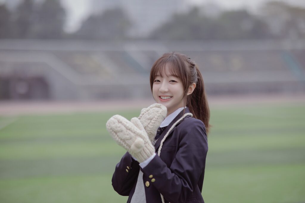 世界很烦，但你要很可爱。