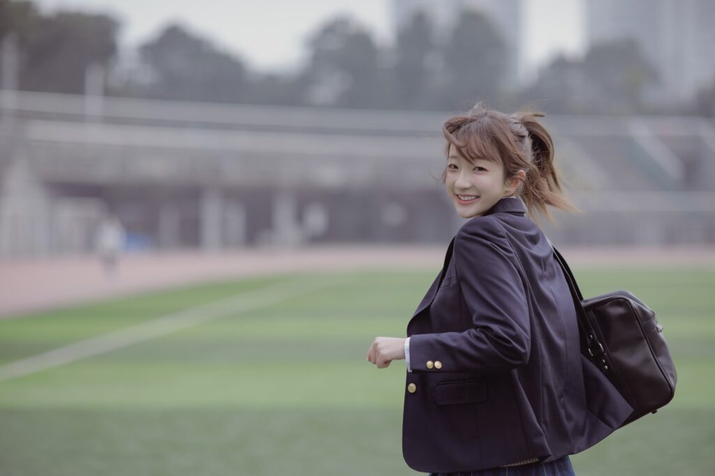 世界很烦，但你要很可爱。