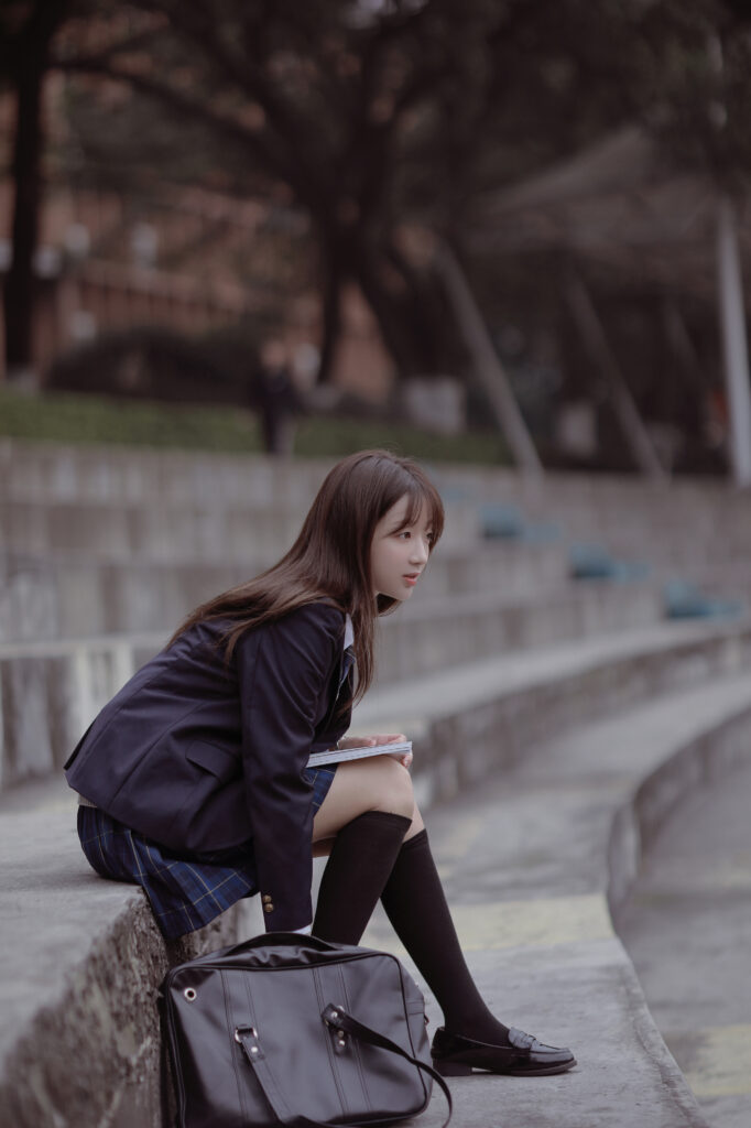 世界很烦，但你要很可爱。