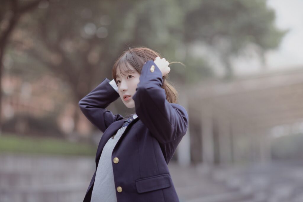 世界很烦，但你要很可爱。